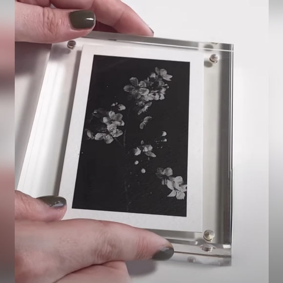 Cloth and Paper Acrylic Desk Stand - Magnetic Floating Frame 35 - Picture 3 of 12